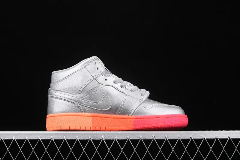 All categories Air Jordan Jordan series basketball shoes Air Jordan 1 Mid Air Jordan 1 Mid SE AJ1 Joe 1 silver powder patent leather mid-top basketball shoes 555112-006